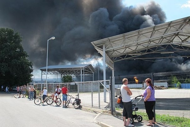 velik_pozar_v_gorenje_surovini5.jpg